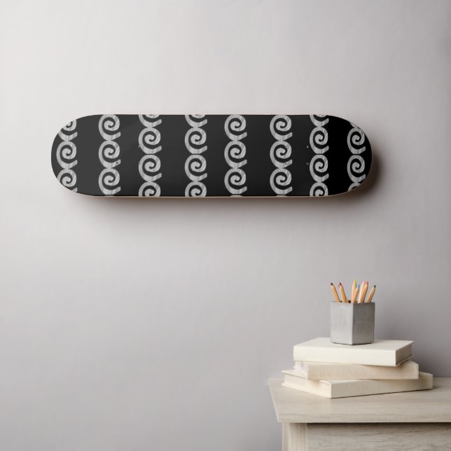 Silver Spirals Muster auf schwarz Skateboard (Wandkunst (Horz))