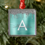 Silver Teal Glitter Brushed Metal Monogram Name Ornament Aus Metall<br><div class="desc">Silber und Aquamarine Aqua Blue Imitate Foil Metallic Sparkle Glitzer gebürstete Metal Monogram Name und Erstmaliges Weihnachtsgeschmuck. Das macht den perfekten 16 Geburtstag,  Hochzeit,  Brautparty,  Jubiläum,  Babydusche oder Junggeselinnen-Abschied Geschenk für jemanden,  der Lieben glamourösen Luxus und schicke Stile.</div>