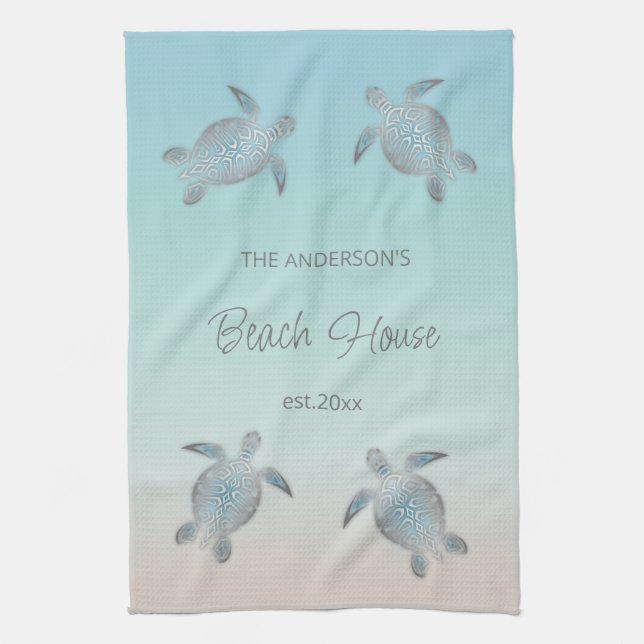 Silver Turtles Beach House Monogram Geschirrtuch (Vertikal)