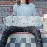 Silver Turtles Beach Style Monogram Coastal Skateboard<br><div class="desc">Silber Meeresschildkröten auf einem türkisfarbenen Strandabschnitt. Passen Sie es mit einem Namen an.</div>