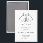 Silver Wedding Save the Date Magnet Bells Ribbon<br><div class="desc">Minimalistische Hochzeit speichern Sie das Datums-Magnet Glocken Design. Passen Sie diese silberfarbene Hochzeit an, speichern Sie den Datums-Magneten mit Ihren Hochzeitsdetails. Wenn Sie Hilfe bei der Anpassung benötigen, kontaktieren Sie uns über den Link auf dieser Seite. Silber Glocken Design personalisierte Hochzeit speichern das Datum Magnet</div>