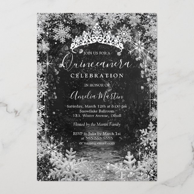 Silver Winter Snowflake Garden Quinceanera Folieneinladung (Vorderseite)