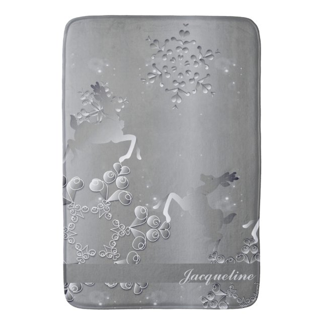 Silvery Reindeer & Snowflakes Badematte (Vorderseite Vertikal)