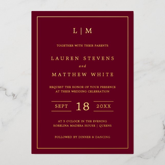 Simple Burgundy Monogram Elegant Wedding Folieneinladung (Vorderseite)