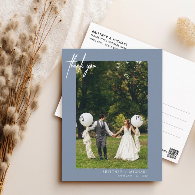 Simple Dusty Blue Foto Modern Vielen Dank Postkarte (Elegant hand lettered thank you wedding postcard with a minimalistic design perfect for any couple.)