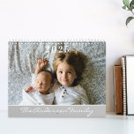 Simple Elegant 2025 Foto Kalender<br><div class="desc">Individuell gestalteter Foto-Kalender mit eleganter Typografie und einfachem Layout mit personalisierten Fotos.</div>