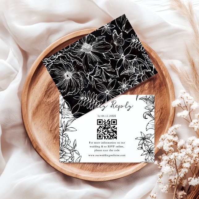 Simple Elegant Black White Floral QR Code Wedding RSVP Karte (Von Creator hochgeladen)