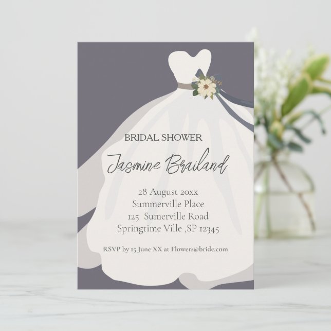 Simple Floral Bridge Gown Brautparty Einladung (Stehend Vorderseite)