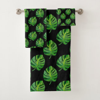 Simple Green Monstera Leaf Pattern on Black