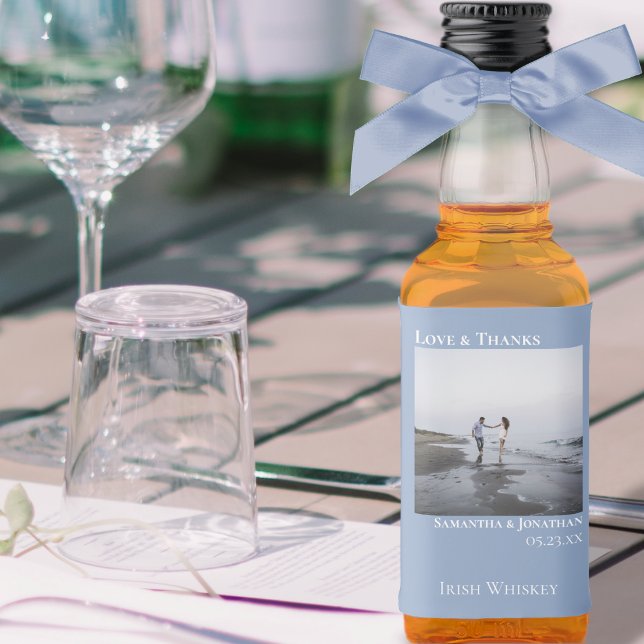 Simple Light Blue Wedding Foto Liebe & Danke Mini Alkoholflaschenetikett (Von Creator hochgeladen)