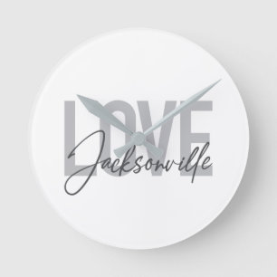 Simple, modern, cool design Love Jacksonville Runde Wanduhr