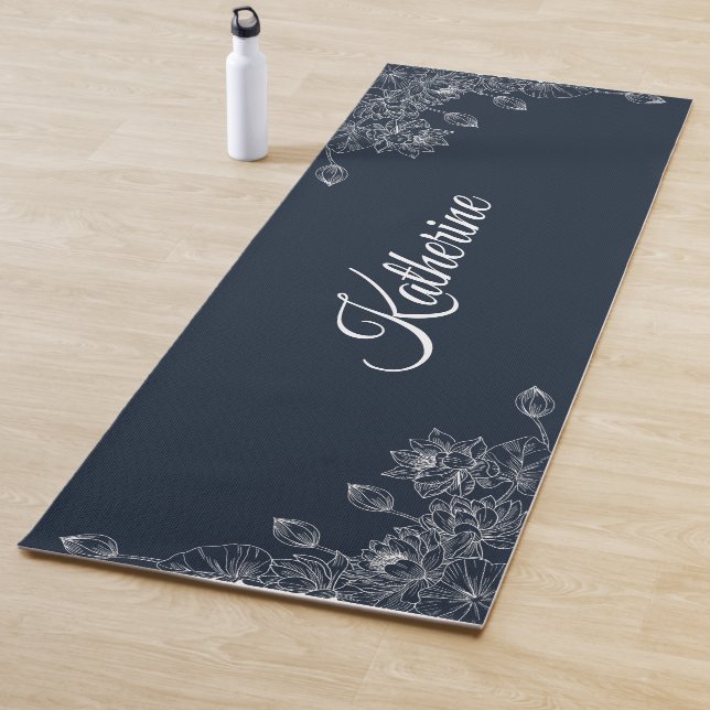 Simple Modern Floral Script Name Navy Blue Lotus  Yogamatte (Beispiel)