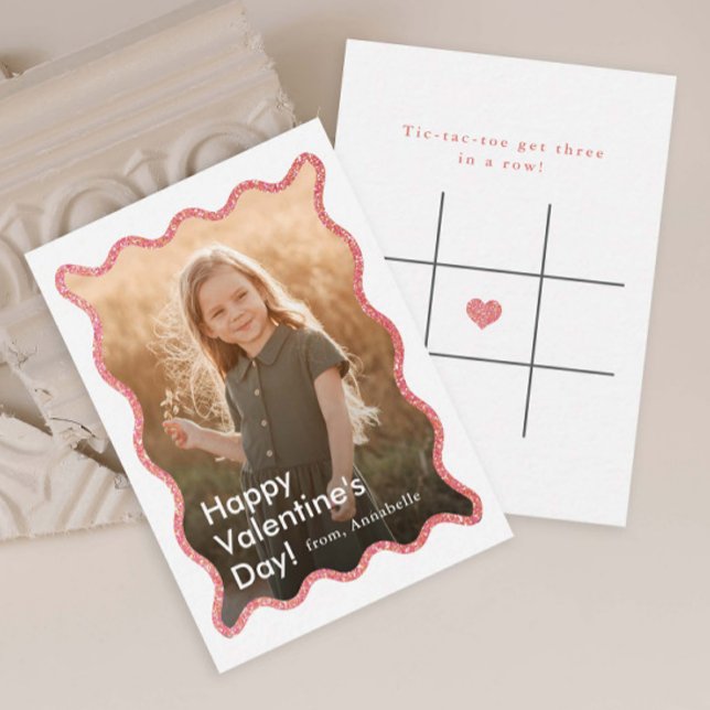 Simple Modern Kids Photo Classroom Valentine's Mitteilungskarte (Modern Kids Photo Classroom Valentine's Day Card with Tic-Tac-Toe game on the back.)