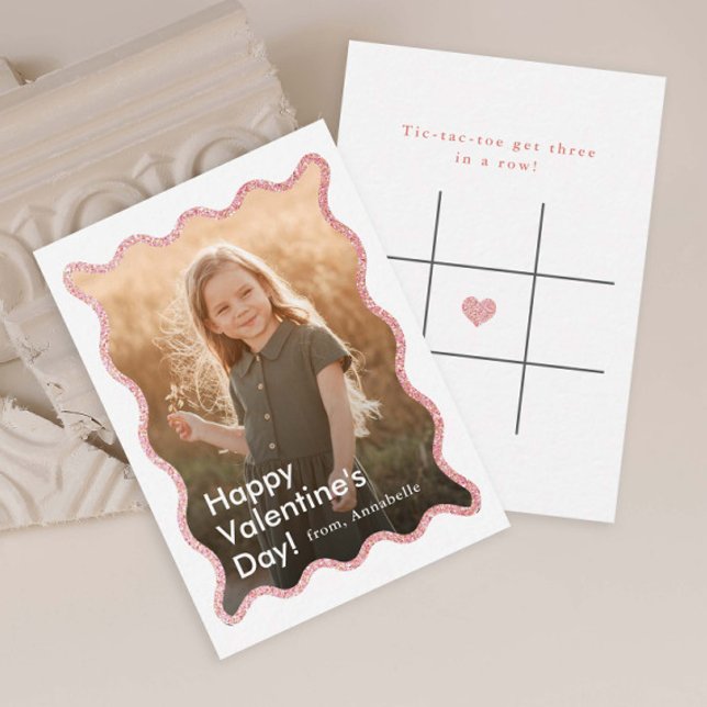 Simple Modern Kids Photo Classroom Valentine's Mitteilungskarte (Modern Kids Photo Classroom Valentine's Day Card with Tic-Tac-Toe game on the back.)
