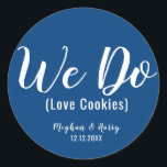 Simple Navy Blue We Do Love Cookies Hochzeit Gefal Runder Aufkleber<br><div class="desc">Einfach machen wir Liebe Cookies Gastgeschenk Hochzeit Leckerei Klassischer Rundaufkleber</div>