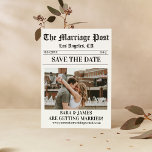 Simple Newspaper Custom Foto Save the Date Einladung<br><div class="desc">Mit diesem Simple Newspaper Custom Foto Save the Date Einladung verkünden Sie Ihren besonderen Tag stilvoll. Mit einem großen, individuell gestaltbaren Foto und Platz, um Ihre persönliche Hochzeitswebsite zu integrieren, verbindet dieses Design ein gepflegtes Zeitungslayout mit zeitloser Eleganz. Es ist die perfekte Wahl für Paare, die eine minimalistische, aber einzigartige...</div>