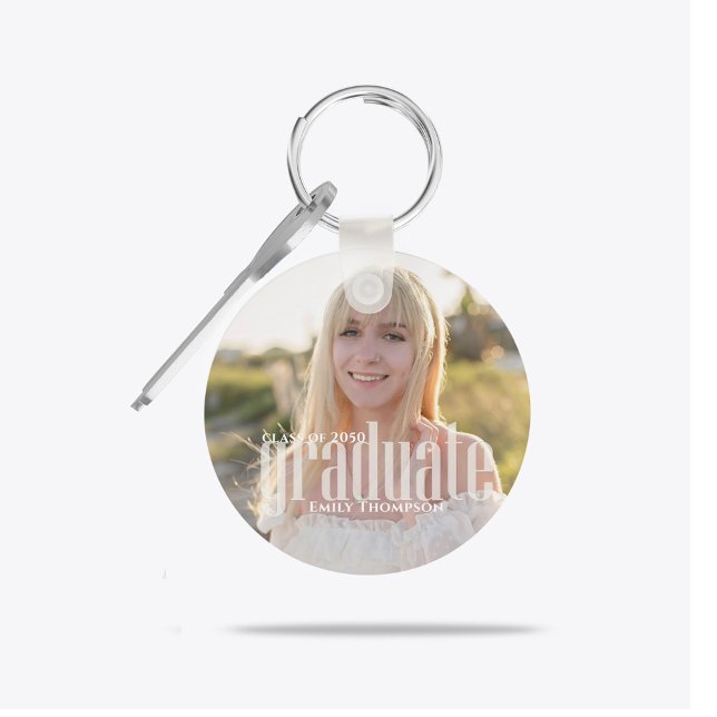 Simple Photo Graduate Keepsake Custom Schlüsselanhänger (Graduate photo typography custom keychain.)