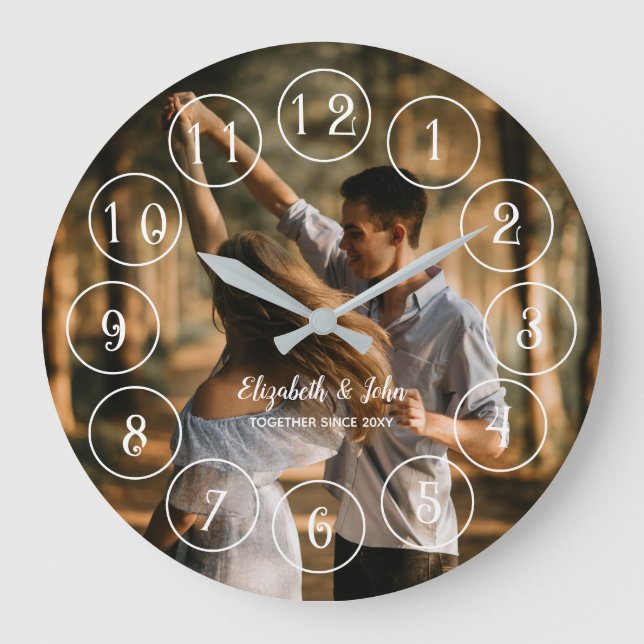 Simple Photo Lovely Couple Newly Weds Große Wanduhr (Vorderseite)