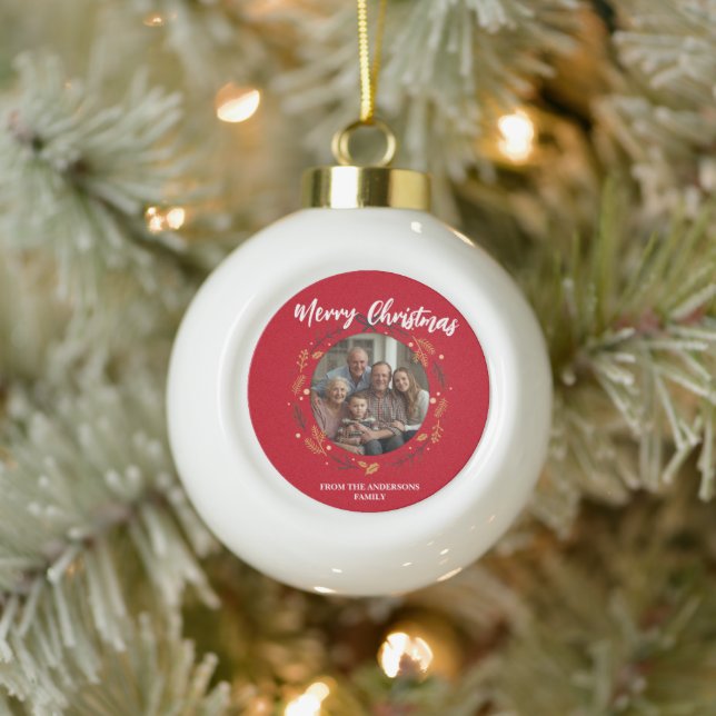 Simple red Christmas Wreath Photo Family name Keramik Kugel-Ornament (Baum)