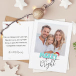 Simple Retro 1 Foto Merry Bright Blue Weihnachten<br><div class="desc">Dieses festliche Merry and Bright Design wurde mit einem lustigen, modernen Drehbuch-Schriftart und meine Hand Buchstabierten Block Schriftart in einem Retro-Stil in Aqua Blau und Rot überzogen mit meiner Hand gemalt Weihnachtsmannmütze mit Heiligen und Beeren, um Ihre Familie Foto Glanz als Stern. Fügen Sie Ihren Familiennamen und benutzerdefinierten Text hinzu,...</div>