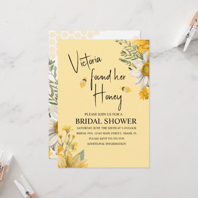 Simple She’s Found Her Honey Bee Bridal Shower Einladung (Vorderseite/Rückseite Beispiel)