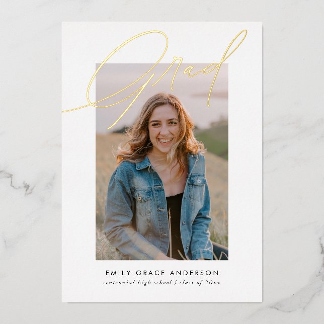 Simple Trendy Calligraphy Drei Foto Abschluss Folieneinladung (Vorderseite)