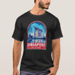 Singapur Marina Bay Night Travel Art Vintag T-Shirt<br><div class="desc">Singapur Retro Vektor Reise Design. Marina Bay ist ein gehobenes Gebiet von Wolkenkratzern,  schicken Hotels und Luxuszentren. Es ist bekannt für das mächtige Riesenrad von Singapur,  die Blume-Konservatorien und die farbenfrohen Superbäume von Gärten an der Bucht.</div>