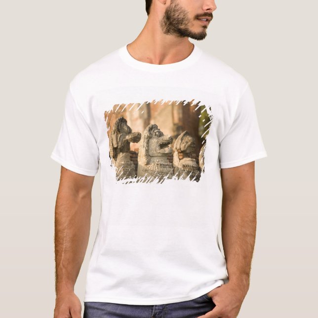 Singhat mit Thammikarat T-Shirt (Vorderseite)