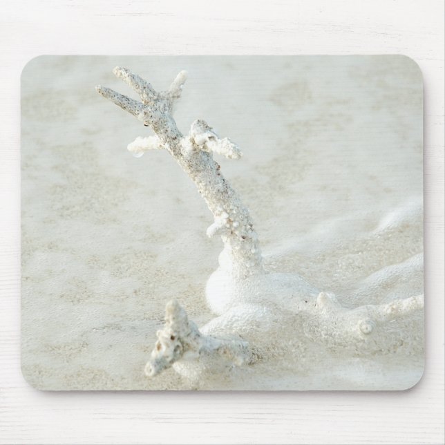 Single Koralle am Strand Mousepad (Vorne)