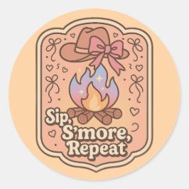 Sip, S'more, Repeat - Retro Camp Badge Runder Aufkleber