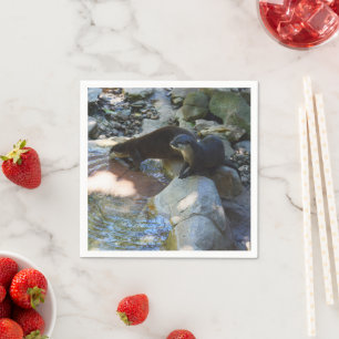 **"Sips by the Stream: Otters Drinks vom Fluss Serviette