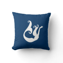 sirène blanche sur coussin bleu