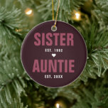 Sister Auntie Gründungsjahr | Modernes Foto Keramik Ornament<br><div class="desc">Schwester Auntie mit den etablierten Jahren. "Danke, dass du mich als deinen eigenen liebst" auf der Rückseite. Laden Sie Ihre eigenen Fotos hoch und schreiben Sie eine benutzerdefinierte Nachricht. Personalisieren Sie für Ihre Tante oder Tante, um ein einzigartiges Geschenk zu schaffen. Ein perfekter Weg, ihr zu zeigen, wie phantastisch sie...</div>