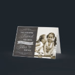 Sister Birthday - benutzerdefiniertes Chalkboard-F Karte<br><div class="desc">Fügen Sie Ihr eigenes Foto zu dieser Geburtstagskarte für eine Schwester in einem trendigen Chalkboard-Design mit Typografie hinzu, das lautet: Es gibt keinen besseren Freund als eine Schwester. Und es gibt keine bessere Schwester als Sie" von einem unbekannten Autor. Entworfen von Simply Put von Robin; Ornamente von Free Fotoshop Org....</div>