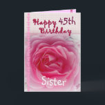SISTER - Herzlichen Glückwunsch zum 45. Geburtstag Karte<br><div class="desc">Diese Karte mit rosa Rose und Gingham ist ein süßer Weg, um Ihrer Schwester zum Geburtstag zu wünschen! Sie können ihren Namen hinzufügen (es muss nur einmal hinzugefügt werden, es wird dreimal in der Karte erscheinen - vorne, innen und hinten) und ihr Alter hinzufügen, um es zu einer Art von...</div>
