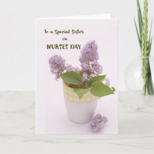 Sister Nurses Day mit Lilacs in Coffee Tasse Vase Karte