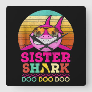 Sister Shark Doo Doo Doo - Crazy Shark GIfts Quadratische Wanduhr