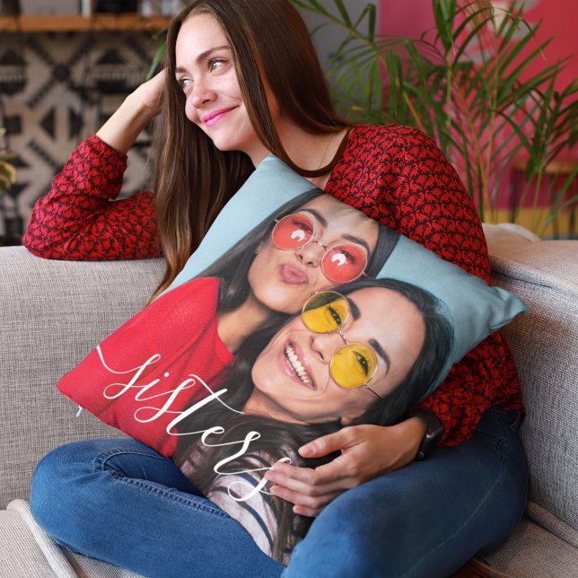 Sisters Throw Kissen (Let your sister know how much you love her with this personalized photo pillow!)
