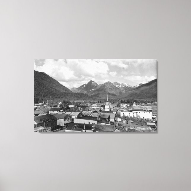 Sitka, Alaska mit drei Schwestern im Hintergrund Leinwanddruck (Vorderseite)