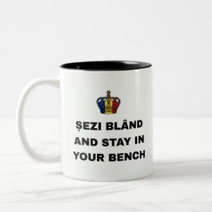 SITZ RUIG UND BLEIB AUF DEINEM PLATZ ZWEIFARBIGE TASSE