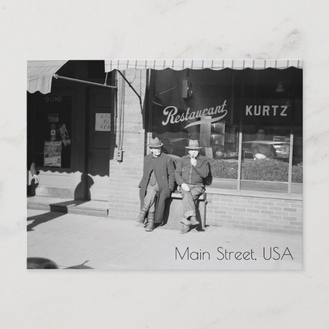 Sitzen auf der Hauptstraße Postkarte (Vorderseite)