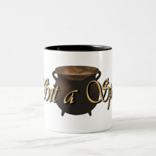sitzen Sie eine goldene Ausgabe der Bann-Tasse Zweifarbige Tasse