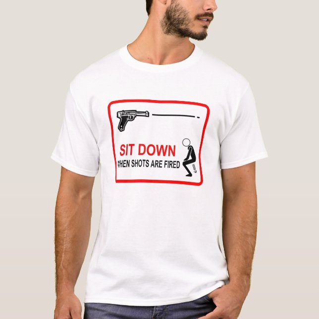 sitzen Sie sich hin, wenn Schüsse abgefeuert T-Shirt (Vorderseite)