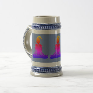 Sitzende Yoga-Pose - Blauer Bierkrug Bierglas