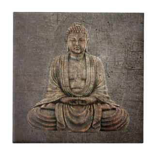 Sitzender Buddha auf beunruhigtem Fliese