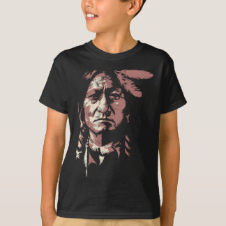 sitzender Bulle, amerikanischer Chefamerikaner, in T-Shirt