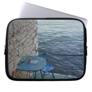 Sitzplätze mit Blick auf den Ozean für zwei Person Laptopschutzhülle