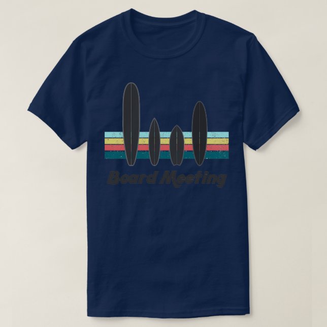 Sitzung des Surfbretts mit Vintagem Streifen T-Shirt (Design vorne)