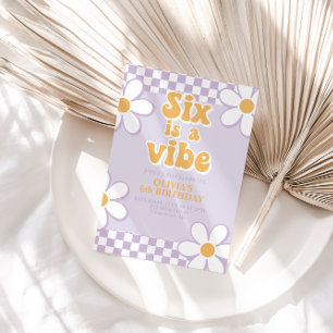 Six is a Vibe Retro Check Lavendel Gänseblümchen Einladung