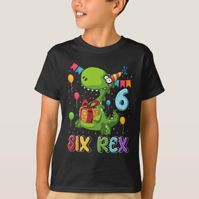 Six Rex 6th Birthday Sixth Dinosaur Holding Box Gi T-Shirt (Vorderseite)